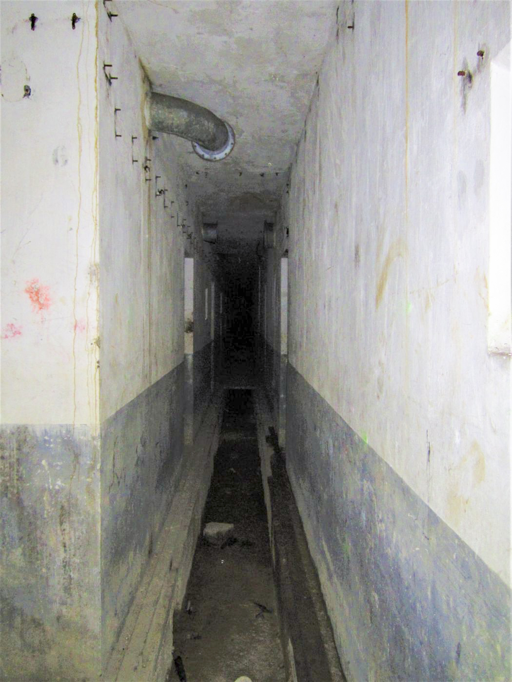 Ligne Maginot - HOFFEN - (Abri) - Couloir avant au niveau de l'escalier Nord