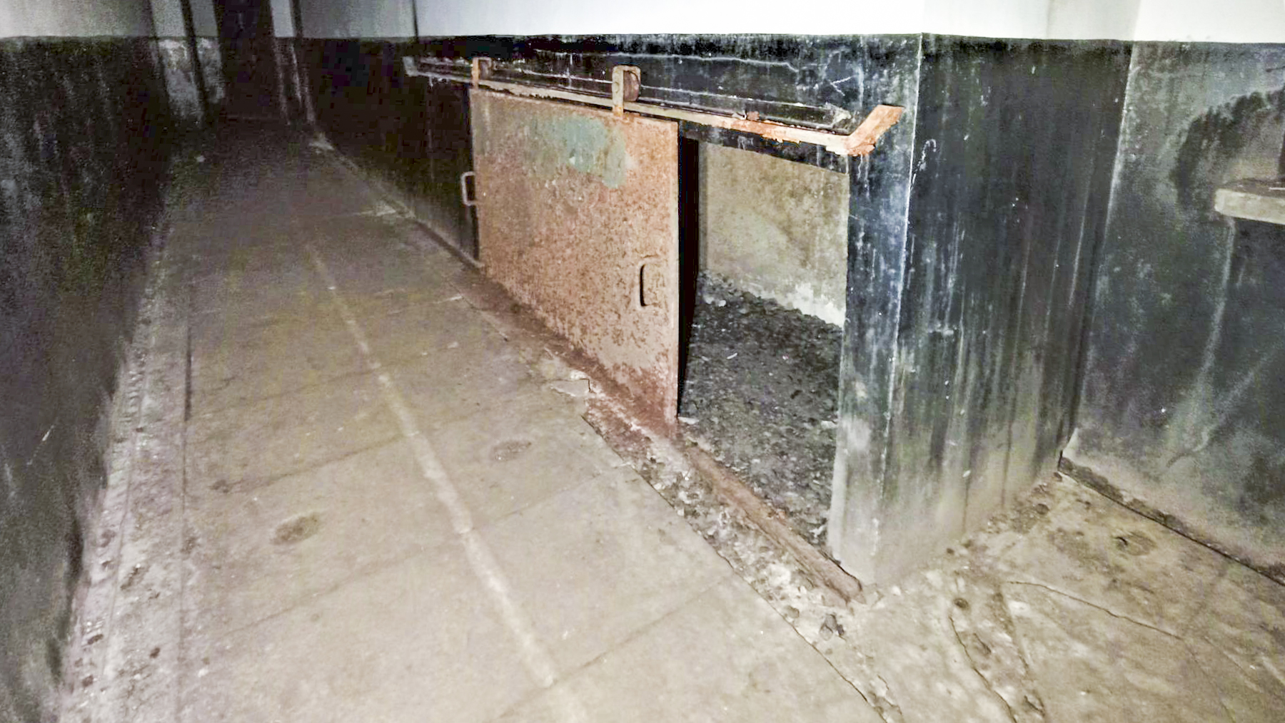 Ligne Maginot - FREUDENBERG (QUARTIER SCHIESSECK - I/37° RIF) - (Abri) - Couloir au niveau de la cuisine
Niche pour les poubelles