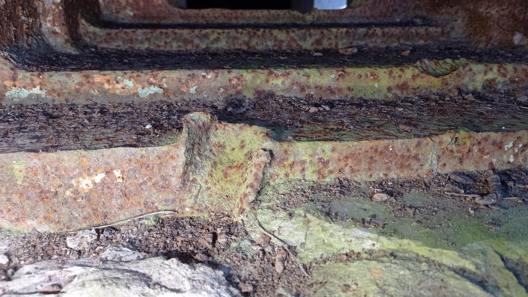 Ligne Maginot - GUNSTHAL FERME EST - (Blockhaus pour arme infanterie) - Impacts sur le créneau