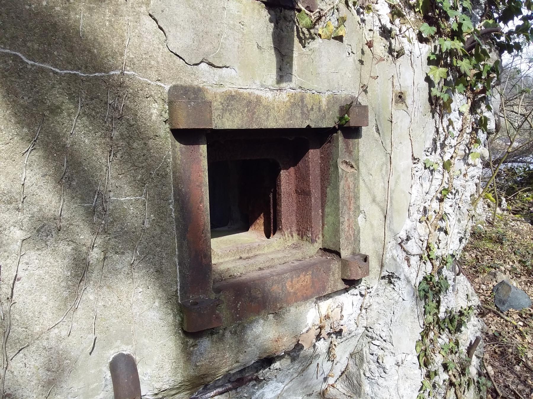 Ligne Maginot - 46/1 - LIMBOURG SUD - (Casemate d'infanterie - double) - vue coté sud