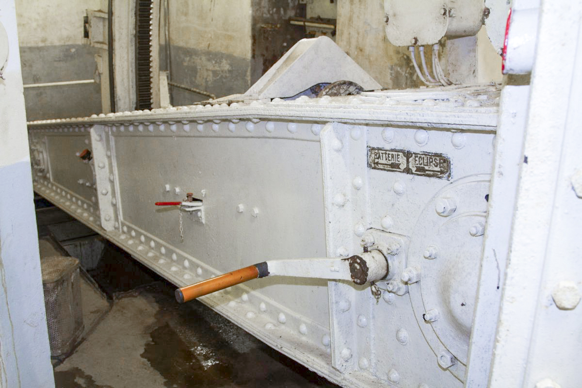 Ligne Maginot - FOUR A CHAUX - FAC - (Ouvrage d'artillerie) - 
Bloc 2
Etage inférieur de la tourelle de 75
Balancier