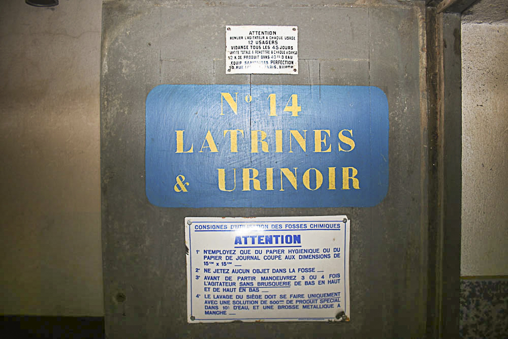 Ligne Maginot - ZEITERHOLZ - X6 - (Abri) - Porte des latrines et urinoir ...