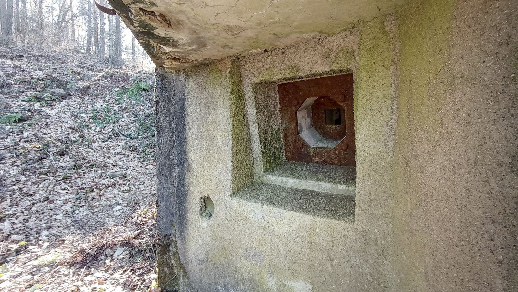 Ligne Maginot - GUNSTHAL COL EST - (Blockhaus pour arme infanterie) - Détail du créneau F.M. principal