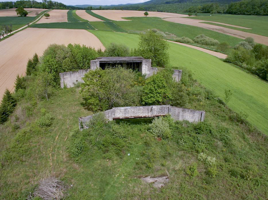 Ligne Maginot - LANGENSOULTZBACH - (Stand de tir) - Le mur paraballe et le massif récepteur