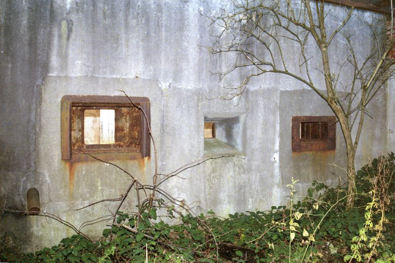 Ligne Maginot - LANGENSOULTZBACH - (Stand de tir) - Créneaux de la casemate d'exercice regroupant les différents armements de forteresse