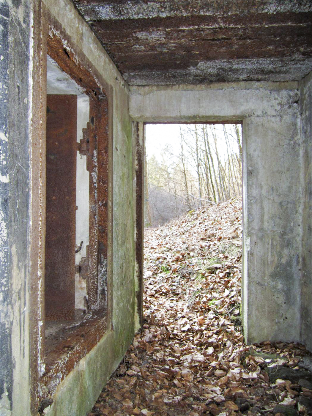 Ligne Maginot - LANGTHAL 1 - (Blockhaus pour arme infanterie) - L'entrée du blockhaus, à gauche entrée de la chambre de tir FM