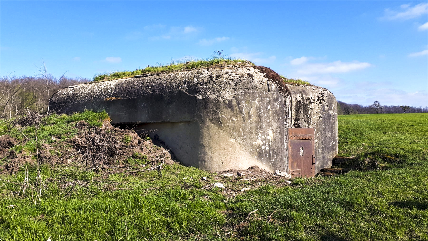 Ligne Maginot - SPIESS 1 - (Blockhaus pour arme infanterie) - Le créneau mitrailleuse Sud-Ouest remblayé en 2021