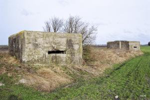 Ligne Maginot - B49 - MOULIN du RHIN 2 (Blockhaus pour arme infanterie) - Le bloc Moulin du Rhin 1 est à l'arrière plan sur la droite
