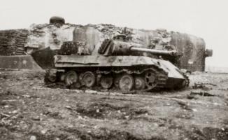 Ligne Maginot - BINING - (Casemate d'infanterie) - Photo de la casemate après-guerre. Le Panther y est resté quelque années