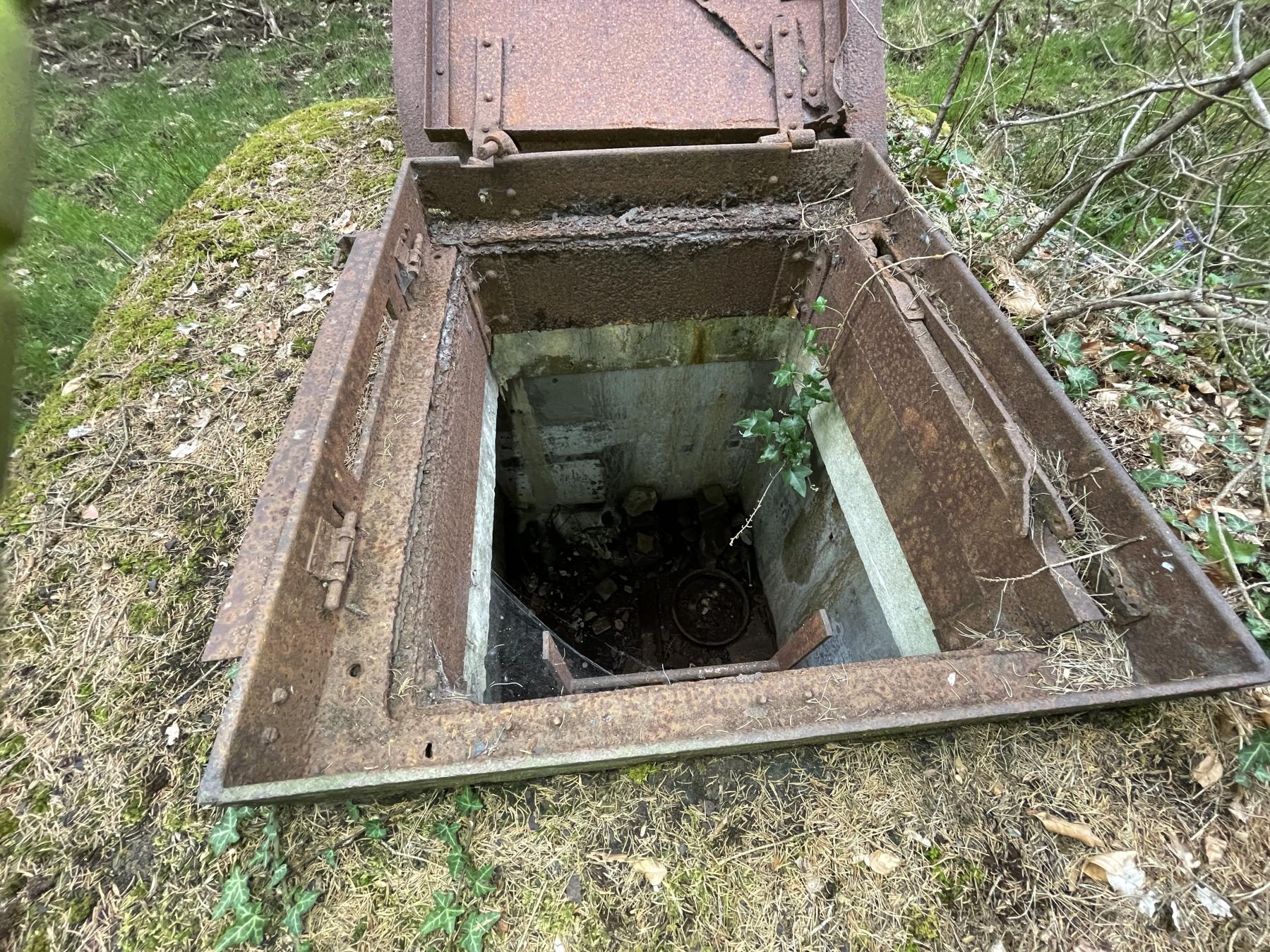 Ligne Maginot - UX1 - (Chambre de coupure) - Le puits d'accès donne directement dans le local