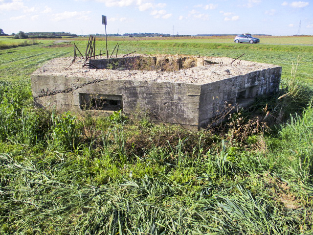 Ligne Maginot - BEF 335 - L'EPINETTE EST - (Blockhaus pour arme infanterie) - Face orientée côté est.