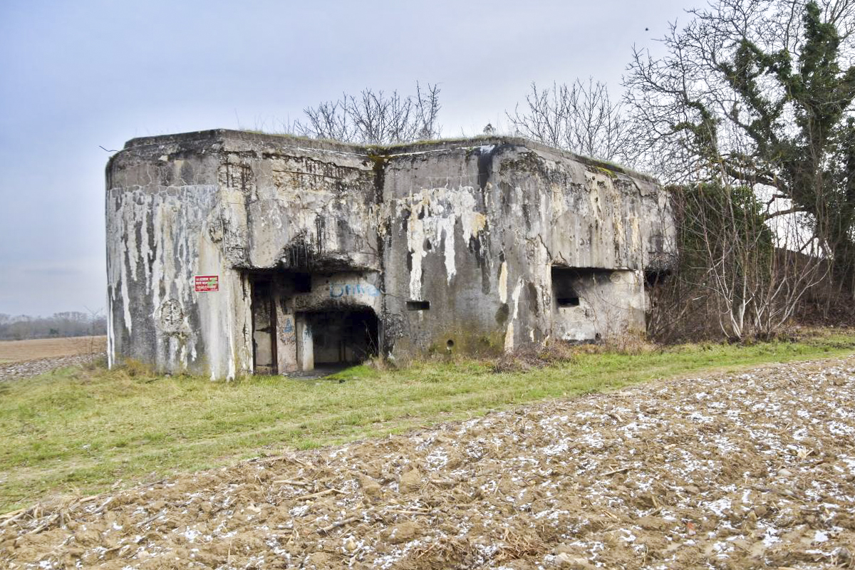 Ligne Maginot - 85 - HASELBERG - (Casemate d'infanterie - double) - Entrée
A gauche celle des hommes et à droite le matériel