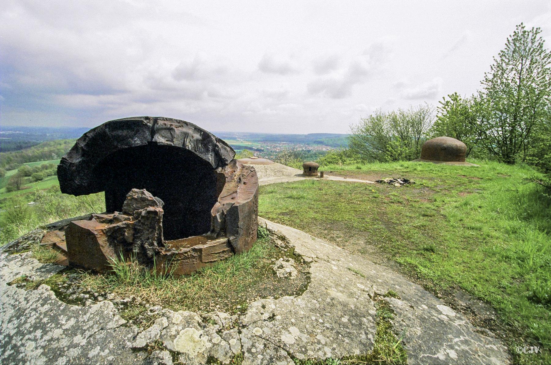 Ligne Maginot - KERFENT - A34 - (Ouvrage d'infanterie) - Bloc 4
La cloche GFM détruite par des essais américains en 1945