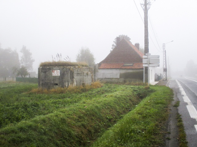 Ligne Maginot - BEF 512 - PONT d'OR Centre (Blockhaus pour arme infanterie) - Blockhaus situé dans son environnement.