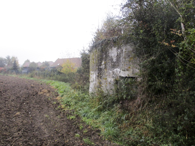 Ligne Maginot - BEF 529 - CENSE MONTURY Nord 2 (Observatoire d'artillerie) - Situé dans une propriété privée, en limite d'un champ cultivé.