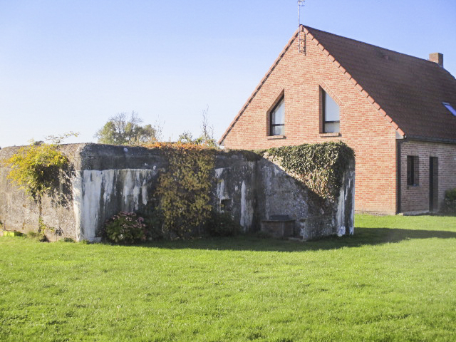 Ligne Maginot - BEF 533 - RUE de PRONEL Sud (Blockhaus pour arme infanterie) - Situé sur le terrain d'une propriété privée.
