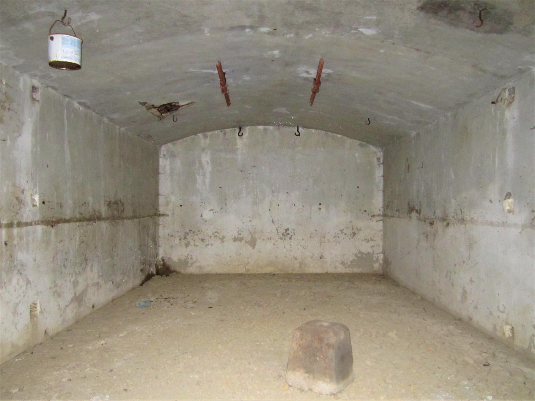 Ligne Maginot - BATTERIE DES PAYSANS - (Cuve pour canon) - L'unique chambre de repos de l'abri