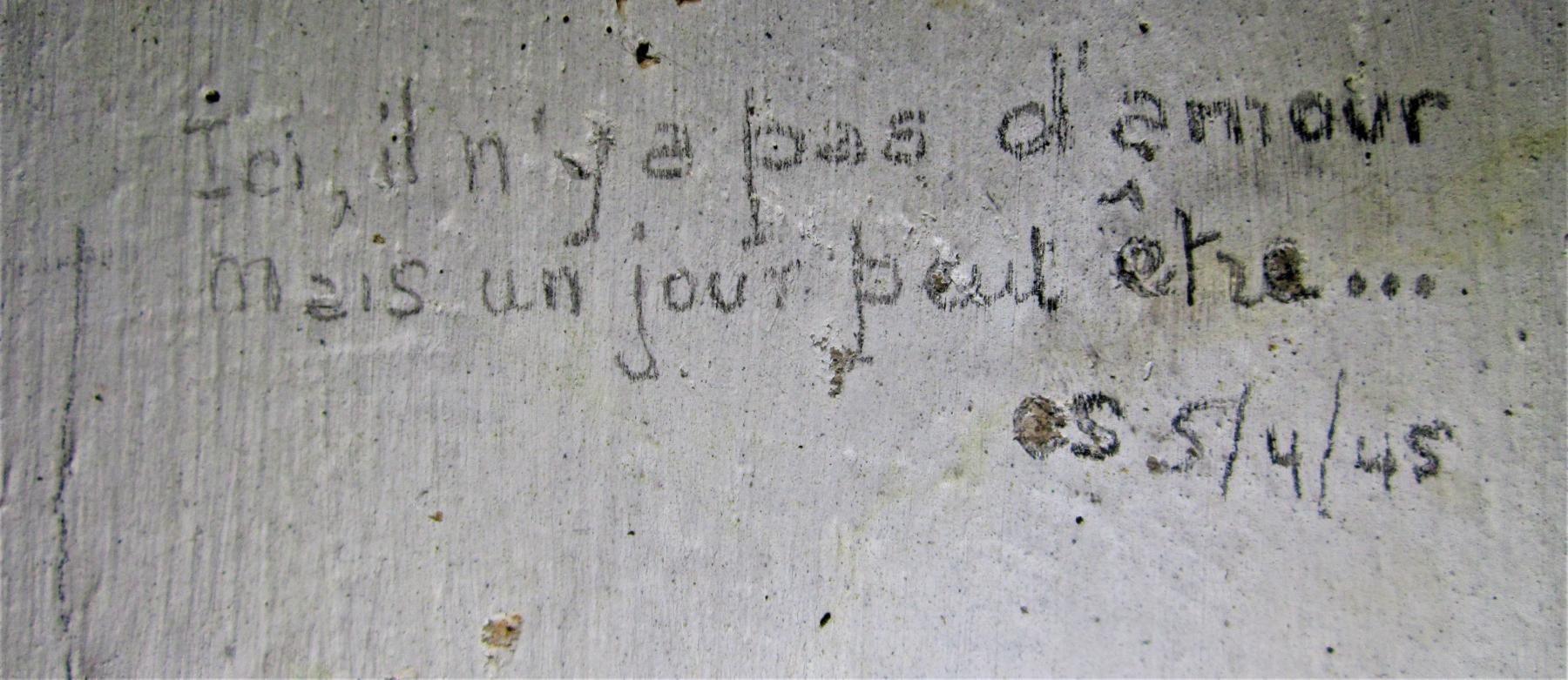 Ligne Maginot - BATTERIE DES PAYSANS - (Cuve pour canon) - Graffiti daté du 05/04/1945
