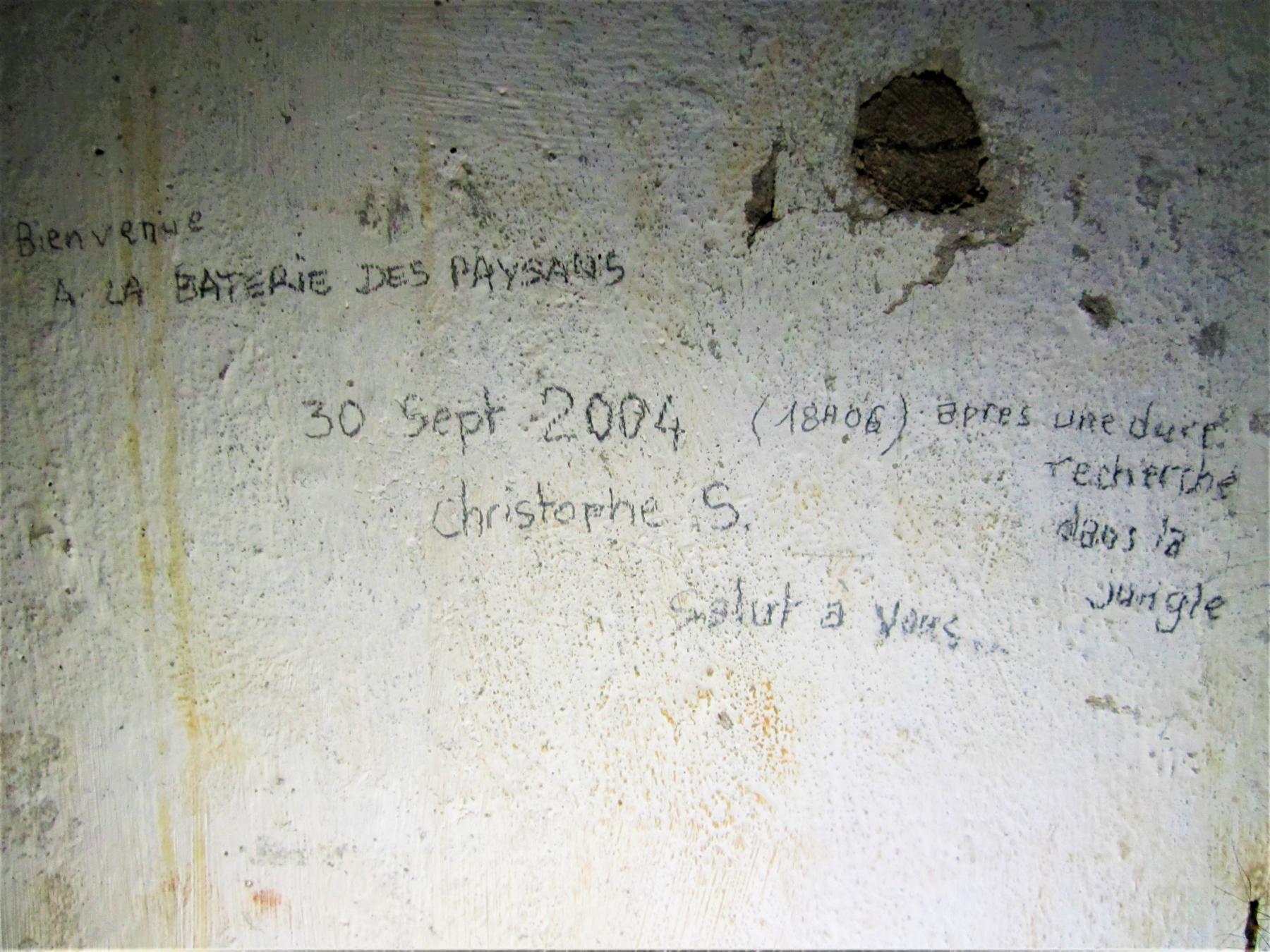 Ligne Maginot - BATTERIE DES PAYSANS - (Cuve pour canon) - Graffiti sympathique d'un visiteur