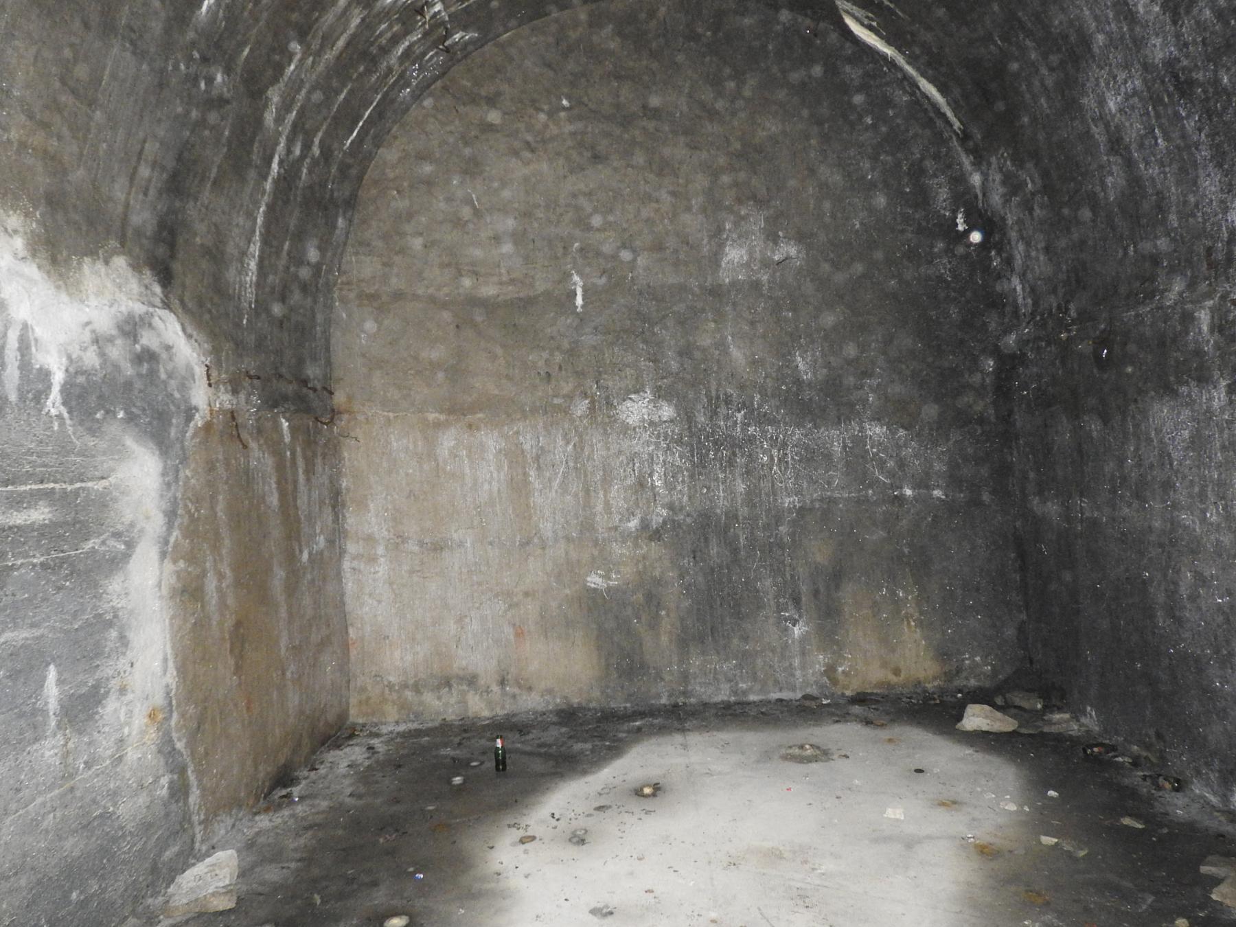Ligne Maginot - COURBATON - MAGASIN DE SECTEUR - (Dépôt de Munitions) - Une salle de stockage