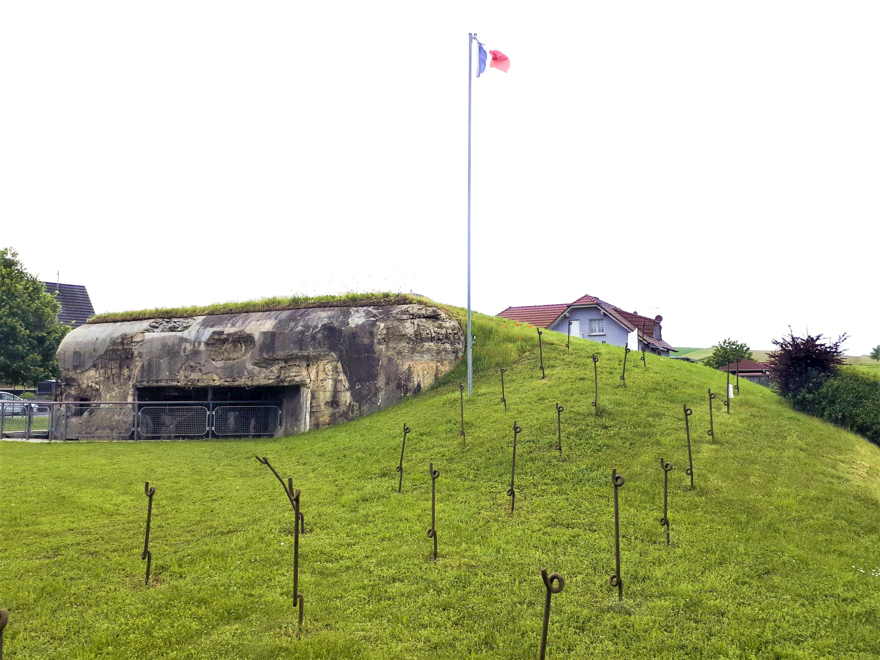 Ligne Maginot - OBERROEDERN SUD - RIEFFEL - (Casemate d'infanterie - double) - Reconstitution d'un réseau barbelés