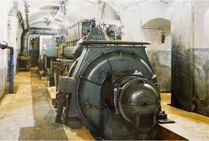 Ligne Maginot - FERMONT - A2 - (Ouvrage d'artillerie) - L'usine électrique, 
Groupe électrogène à moteur SGCM diesel 4 temps 6 cylindres type GVU 33