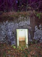 Ligne Maginot - B2 - (Chambre de coupure) - L'entrée de la chambre de coupure B2 éclairée de nuit.