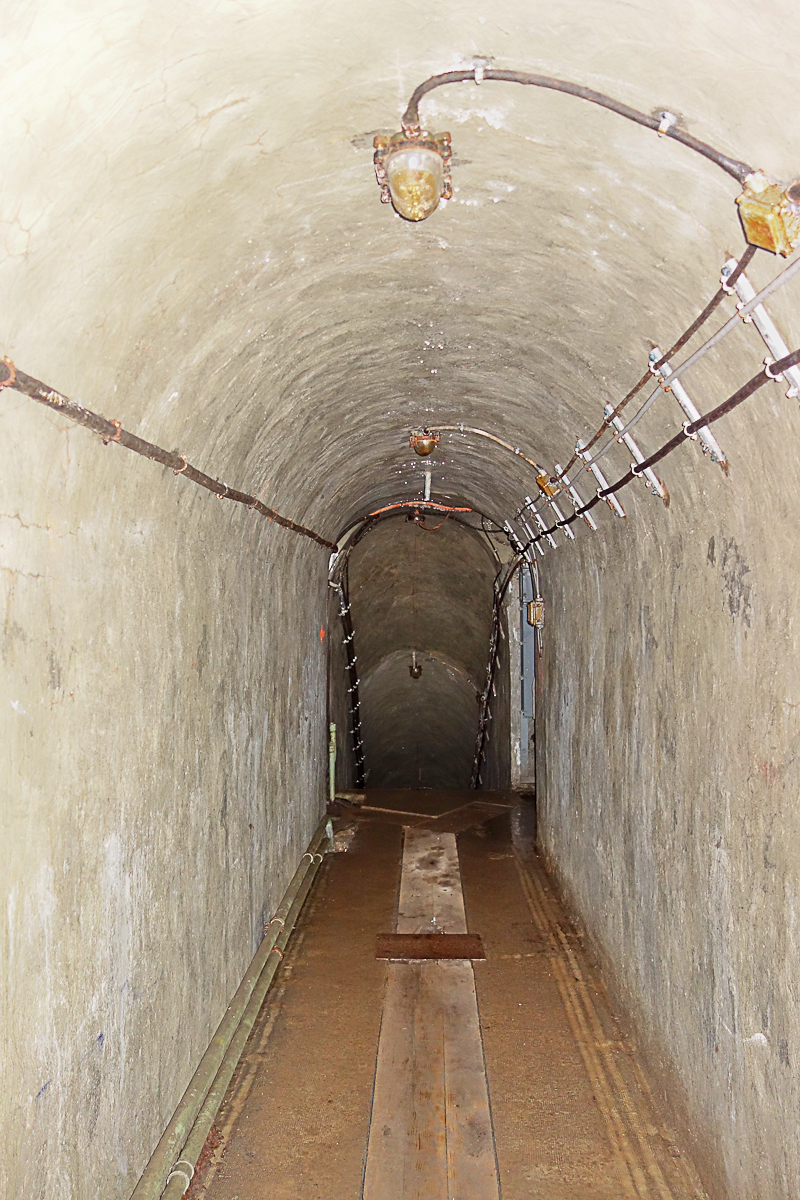 Ligne Maginot - PAS DU ROC - (Ouvrage d'artillerie) - Galerie desservant les blocs 1 et 2 après le plan incliné ascendant