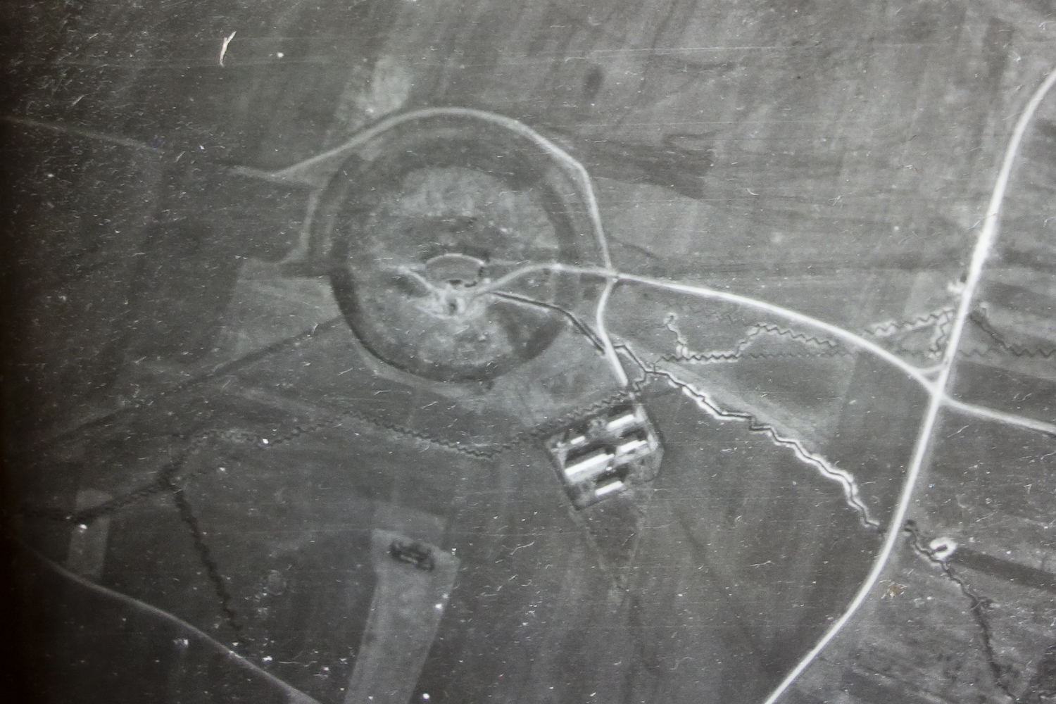 Ligne Maginot - Vue aérienne du 9 mars 1940 - Vue aérienne de l'ouvrage prise lors d'une mission du 9 mars 1940 depuis une altitude de 2000 m. Observateur : aspirant Spérius.