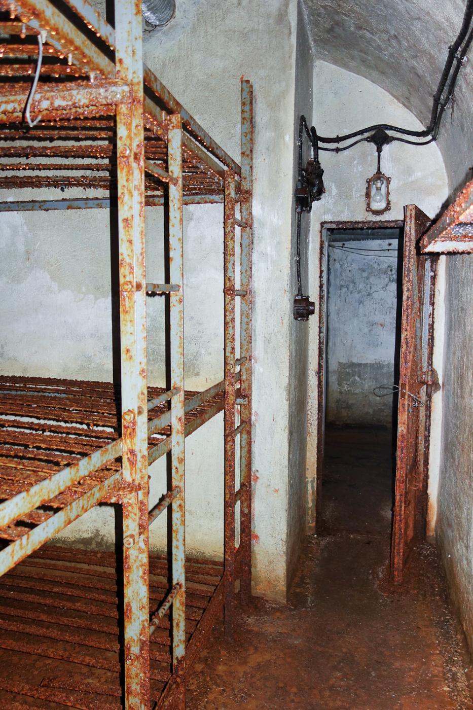 Ligne Maginot - LAVOIR - (Ouvrage d'artillerie) - Entrée munitions
Chambre pour 15 hommes