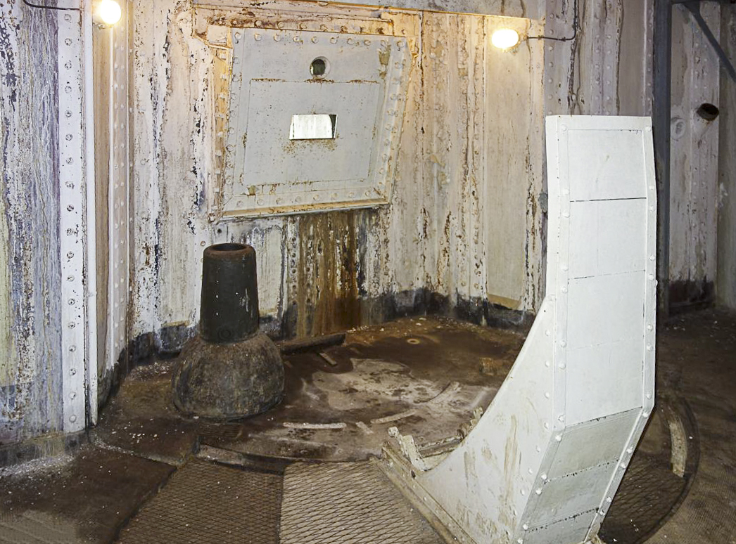 Ligne Maginot - SAINT ROCH (SHR) - (Ouvrage d'artillerie) - Chambre de tir de 75/29.
Dans les années 50, la chambre a été réarmée avec le prototype n°2, qui a été récupéré en 1978 par l'association de Fermont. 
La pièce est visible dans le musée de l'ouvrage de Fermont