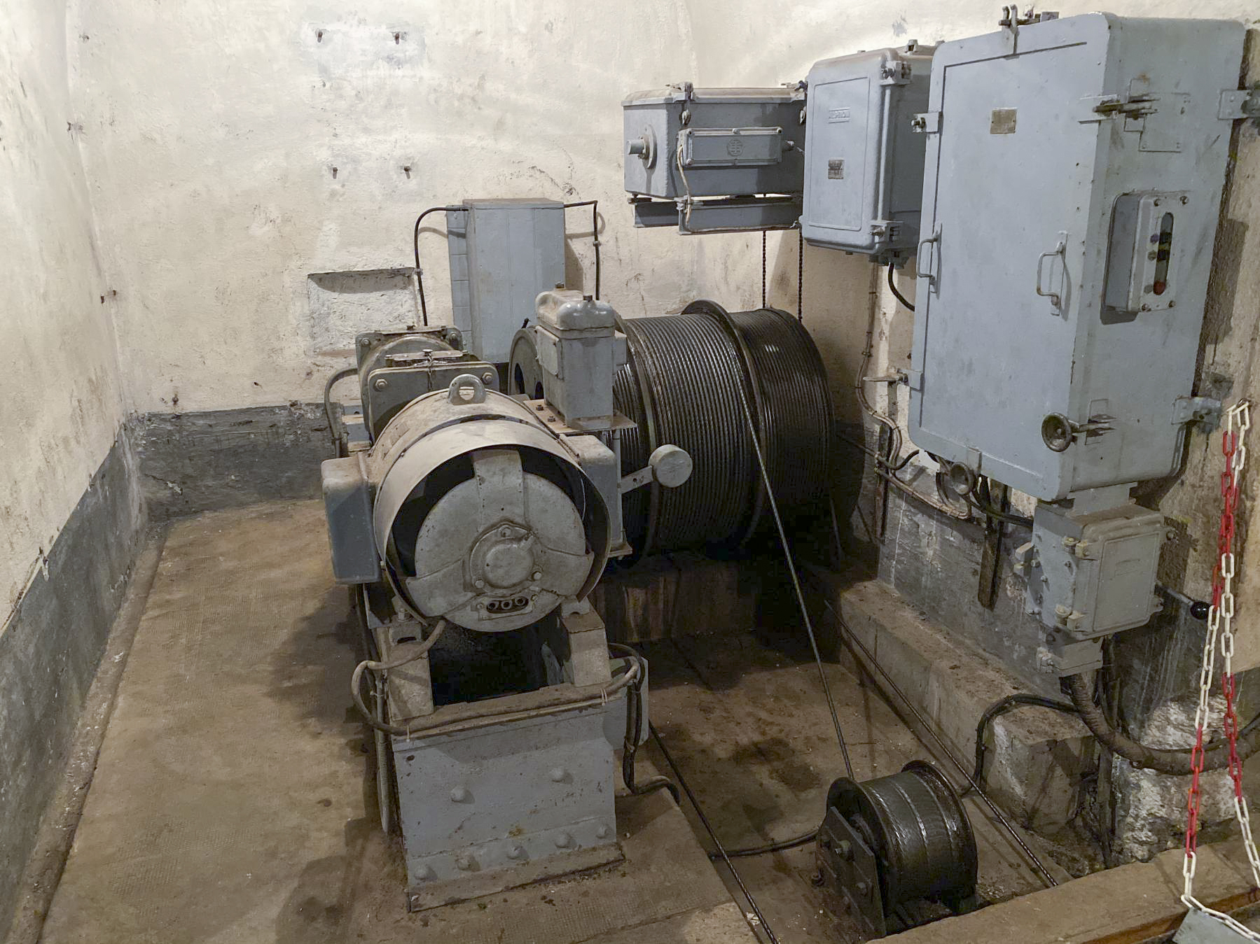 Ligne Maginot - SAINT ROCH (SHR) - (Ouvrage d'artillerie) - Le plan incliné desservant le bloc 4
Le mécanisme de treuil