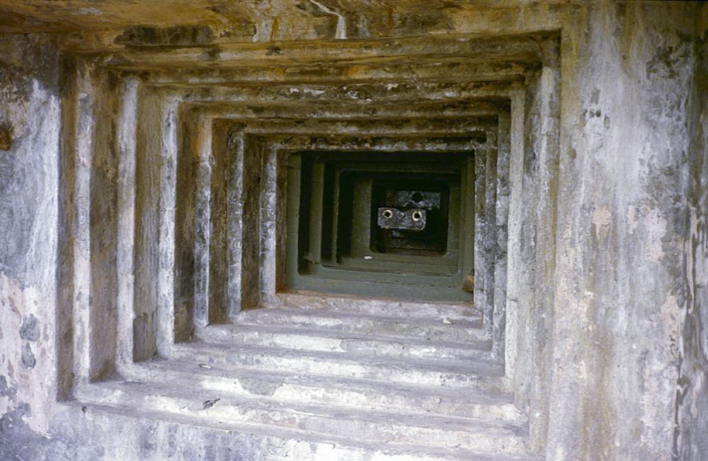 Ligne Maginot - SAINT ROCH (SHR) - (Ouvrage d'artillerie) - Bloc 4
Créneaux pour JM vu de l'extérieur