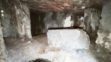 Ligne Maginot - BREMMELBACH NORD - C6 - (Casemate d'infanterie - double) - Etage supérieur de la casemate, une cloison bétonnée détachée.
Séquelles laissées par les garnisons allemandes en 1945