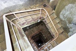Ligne Maginot - SEELBERG OUEST - (Casemate d'infanterie) - Cage d'escalier dans le profond puits qui mène à la galerie non commencée