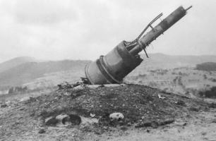 Ligne Maginot - FOUR A CHAUX - FAC - (Ouvrage d'artillerie) - La tourelle de mitrailleuses du bloc 5 après les essais allemands de 1942