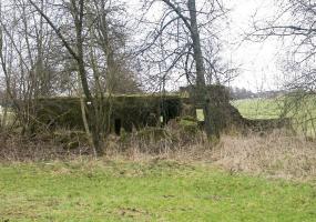 Ligne Maginot - LEGERET - M1BIS - (Blockhaus pour arme infanterie) - Prise de coté.
Noter le mur devant le bloc lui même