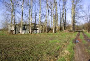 Ligne Maginot - A26 - CHATEAU L'ABBAYE - (Casemate d'infanterie - double) - Blockhaus situé dans son environnement.