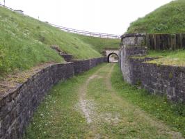 Ligne Maginot - FORT DU MONT-BART - (PC de Sous-Secteur) - Le rempart d'artillerie.