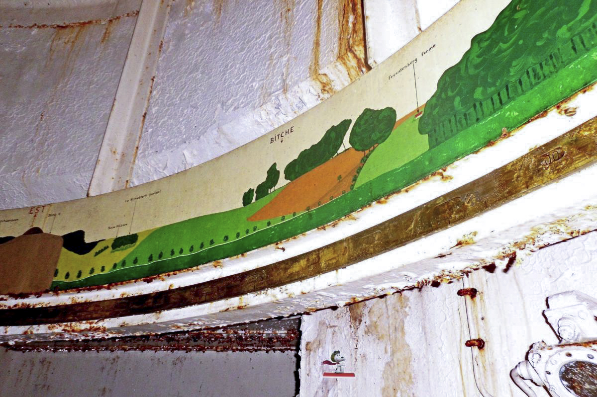 Ligne Maginot - SIMSERHOF - (Ouvrage d'artillerie) - Bloc 8
Tourelle de 75/33
Panorama peint sur la circulaire de la tourelle