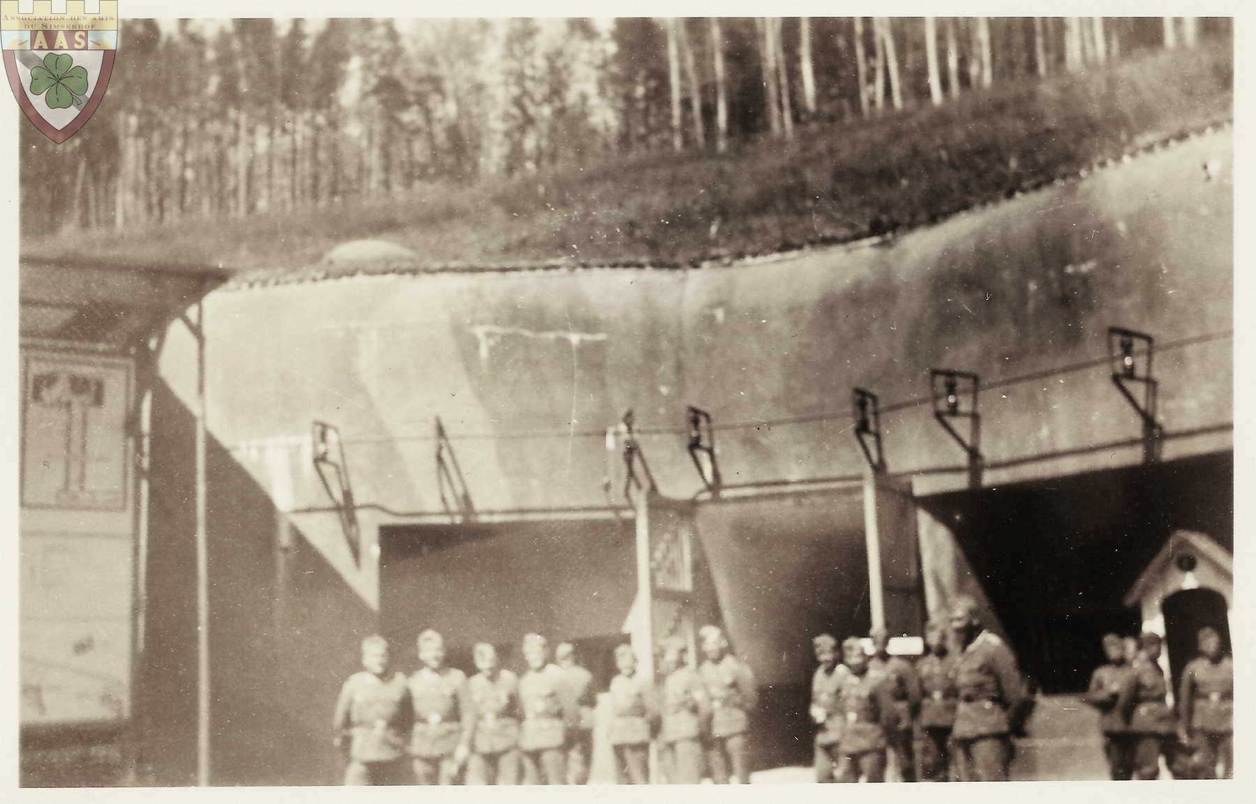 Ligne Maginot - SIMSERHOF - (Ouvrage d'artillerie) - Soldats allemands devant l'entrée des munitions du Simserhof.