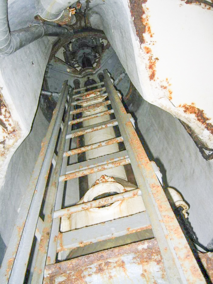 Ligne Maginot - OTTERBIEL - (Ouvrage d'artillerie) - Bloc 4
Accès à la cloche VP
Récupérations officielles fédération mars 2005