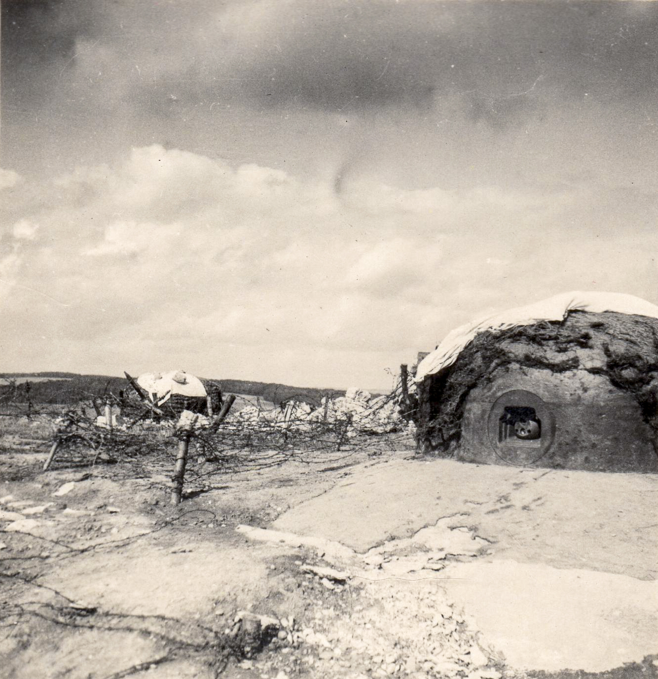 Ligne Maginot - HAUT POIRIER - (Ouvrage d'infanterie) - Le drapeau blanc sur les cloches du bloc 1
22.06.1940