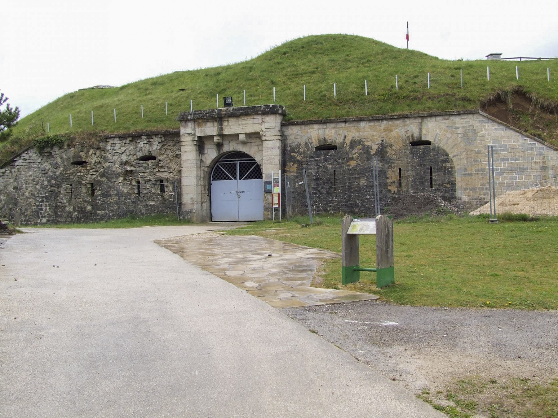 Ligne Maginot - FORT DU MONT-BART - (PC de Sous-Secteur) - L'entrée du fort