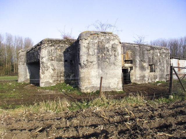 Ligne Maginot - A32 - EMERAUDE - (Blockhaus pour canon) - Blockhaus situé dans un pré privé.