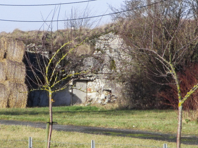 Ligne Maginot - ETH - (Ouvrage d'infanterie) - Bloc 2
Blockhaus visible de la rue de Cartignies se dirigeant vers Eth.