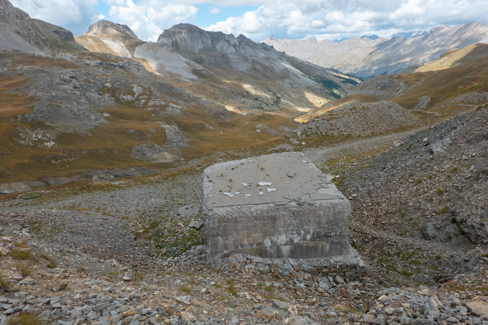 Ligne Maginot - GRANGES COMMUNES - (Ouvrage d'infanterie) - Bloc 1
Vu du dessus et dominant le Vallon des Granges Communes