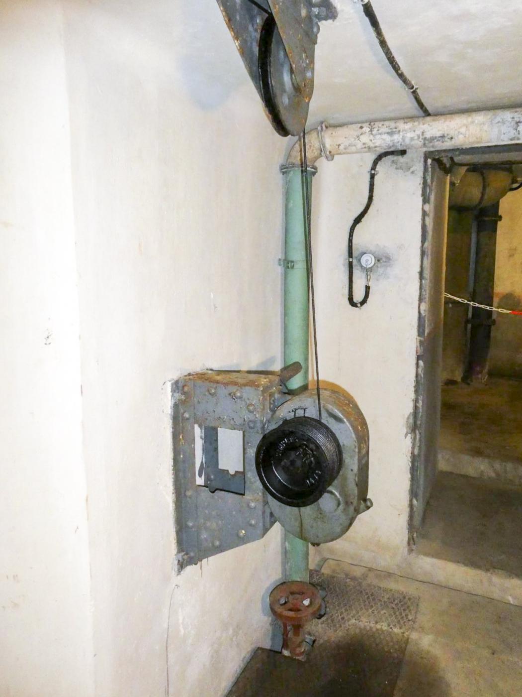 Ligne Maginot - SAINT OURS HAUT (SOH) - (Ouvrage d'artillerie) - Bloc 2  
Monte munitions
Fabrication Simplex
