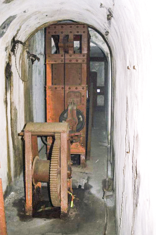 Ligne Maginot - MONTGENEVRE (BARRAGE RAPIDE) - (Blockhaus pour arme infanterie) - Treuil de la barrière