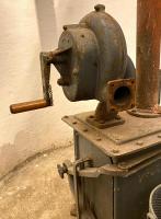 Ligne Maginot - Ventilateur type G - Le ventilateur monté sur le caisson à douille de la cloche GFM
